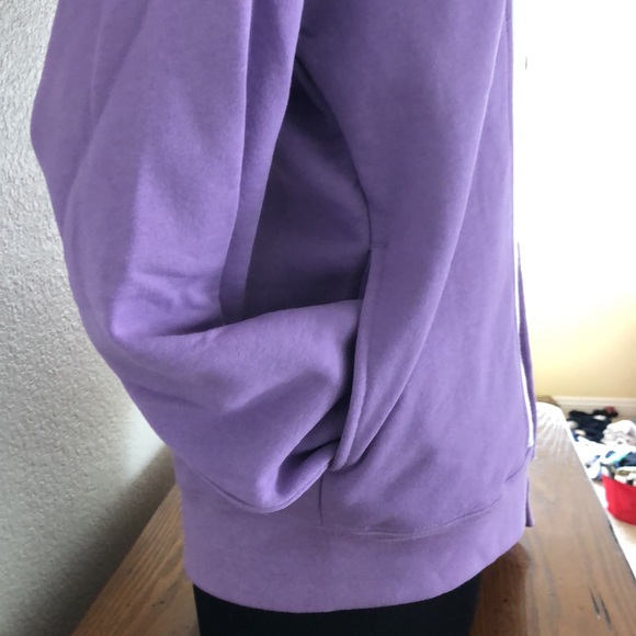 SUPREME light purple crew neck sweatshirt. - Picture 4 of 9